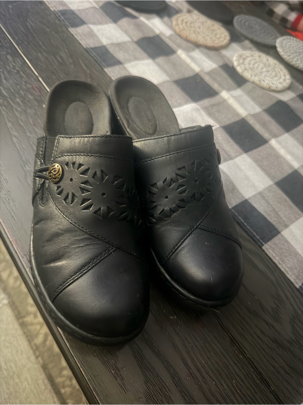 Clarks leather mules bendable soles gently worn size 7